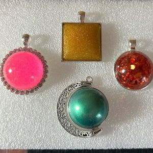 24033 Necklace pendants
